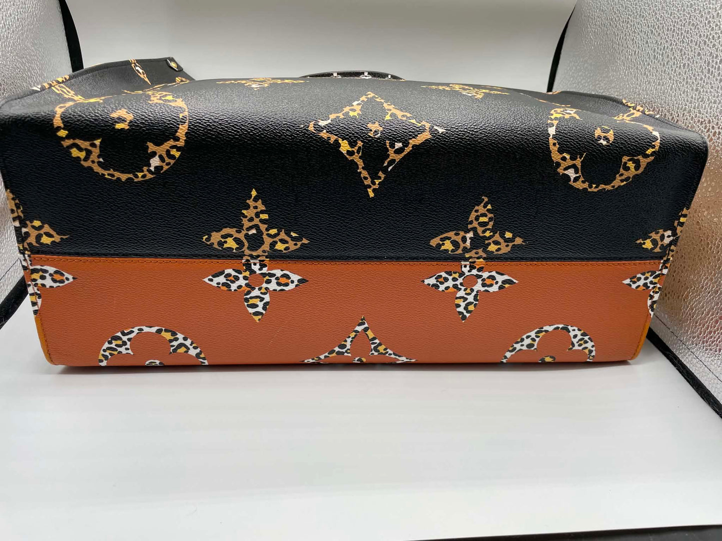 Louis Vuitton Monogram Giant Jungle OnTheGo GM