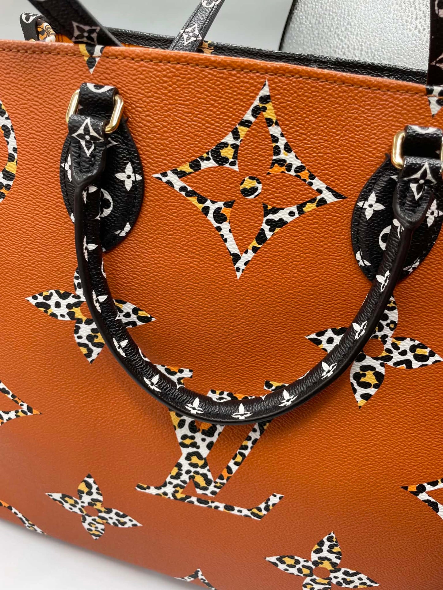 Louis Vuitton Monogram Giant Jungle OnTheGo GM