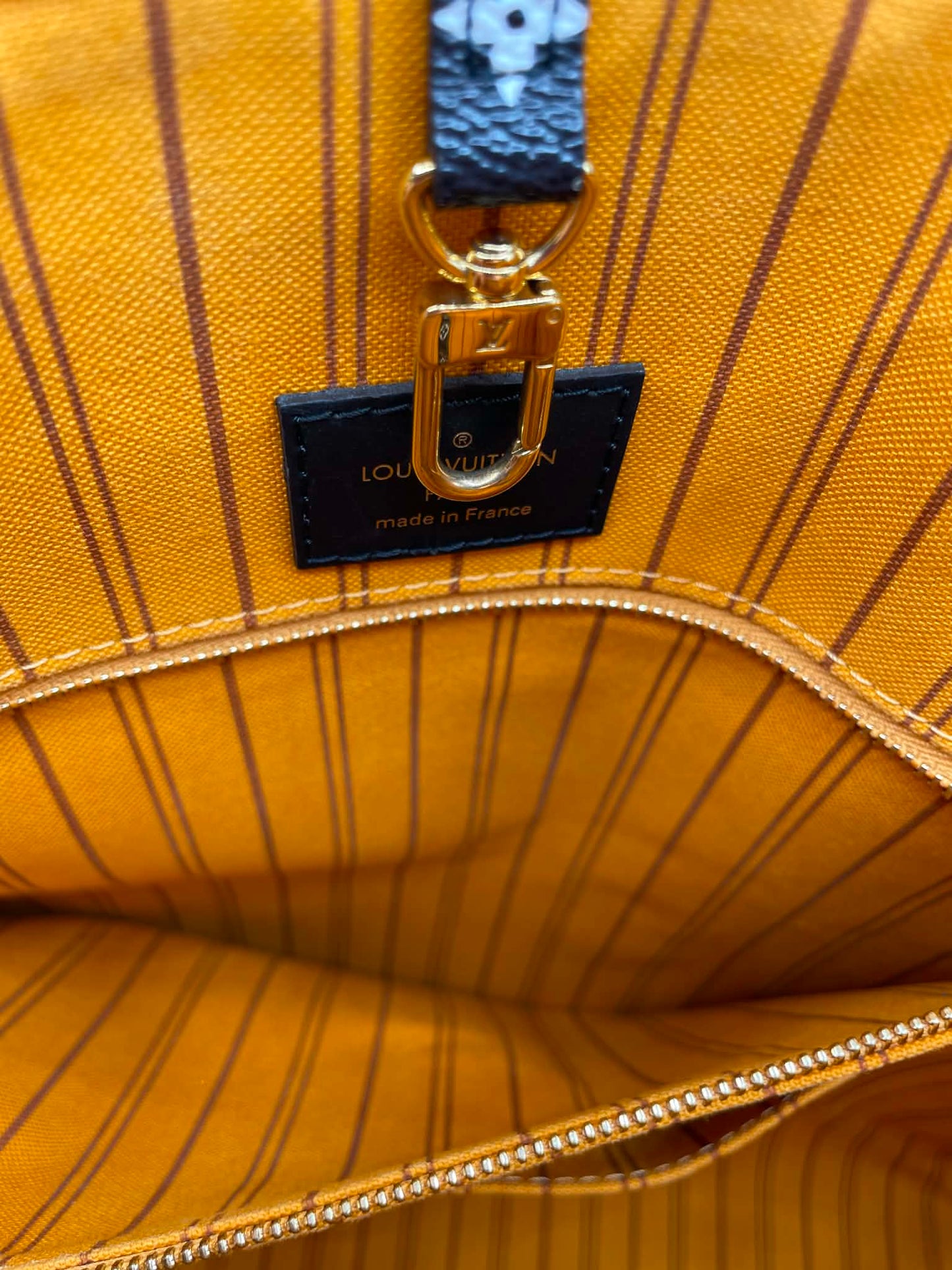 Louis Vuitton Monogram Giant Jungle OnTheGo GM