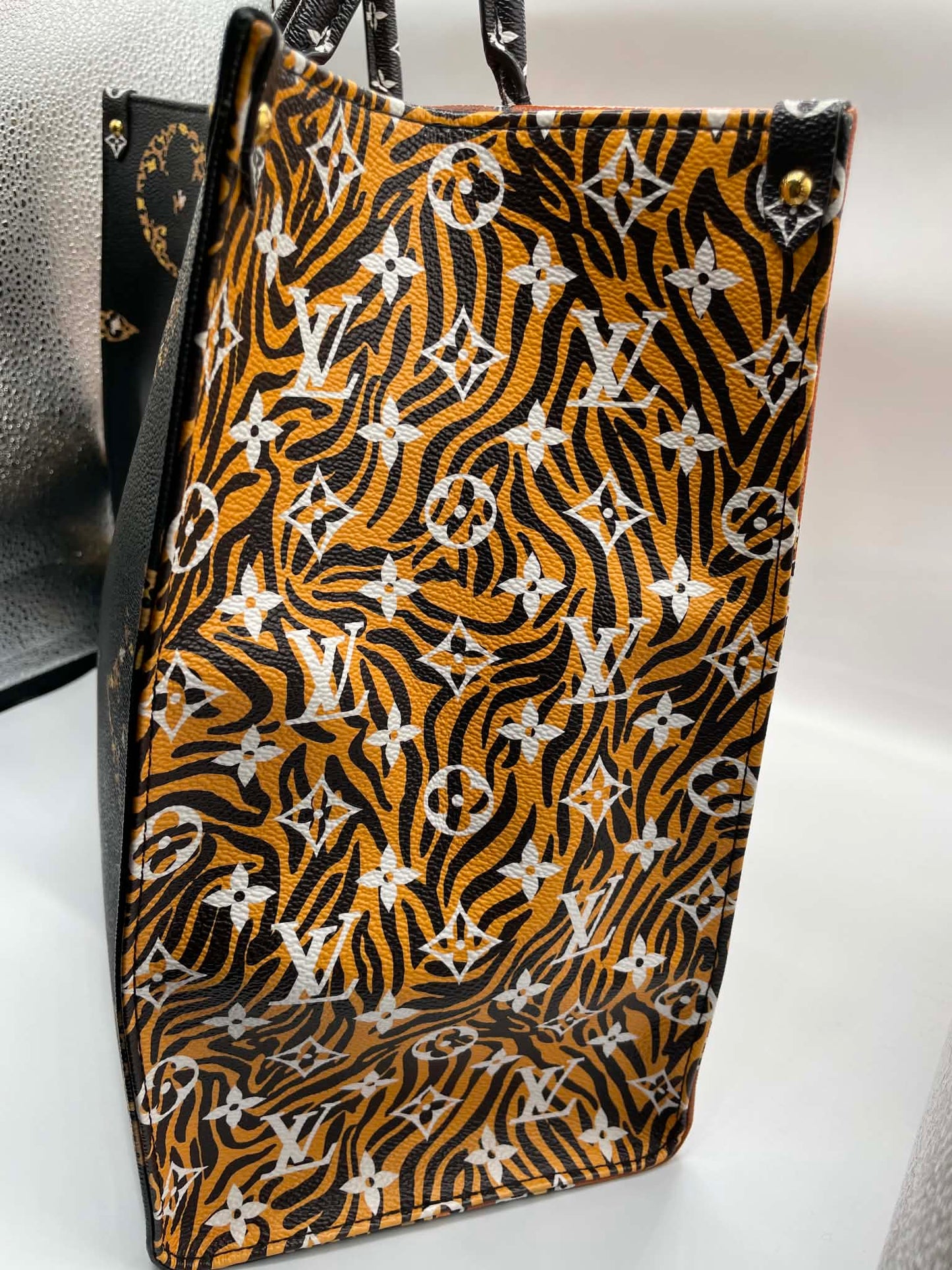 Louis Vuitton Monogram Giant Jungle OnTheGo GM
