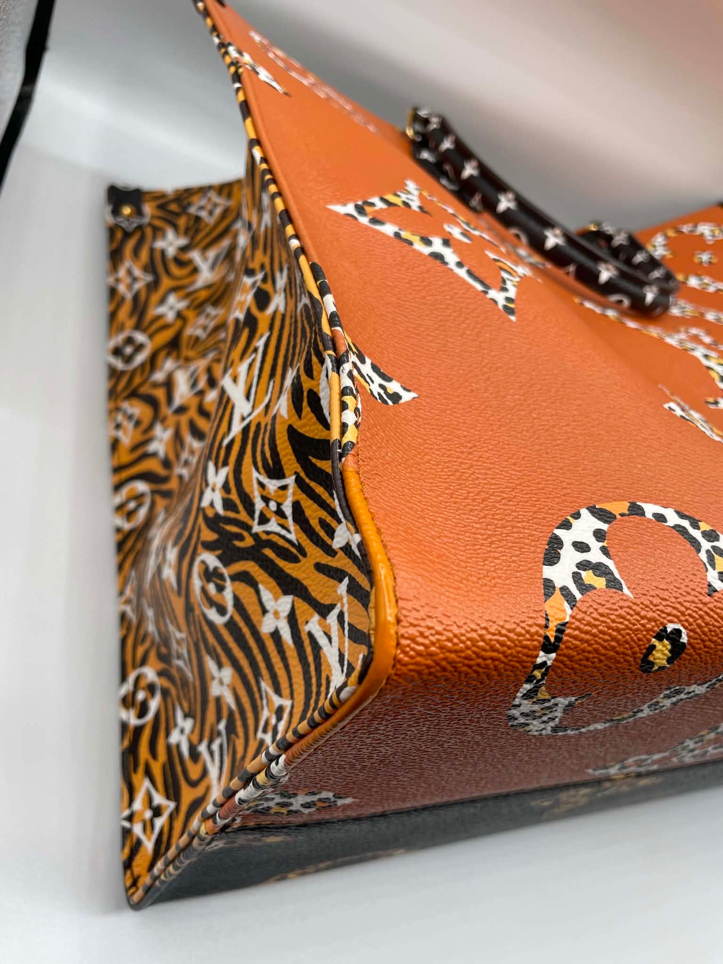 Louis Vuitton Monogram Giant Jungle OnTheGo GM