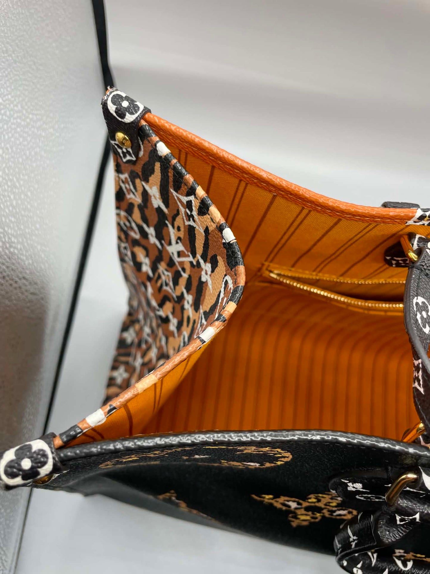 Louis Vuitton Monogram Giant Jungle OnTheGo GM