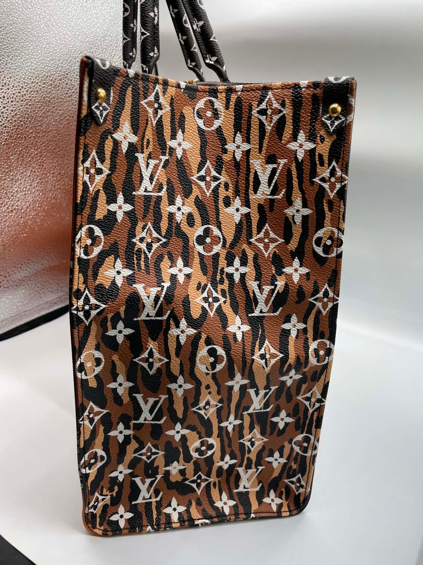 Louis Vuitton Monogram Giant Jungle OnTheGo GM