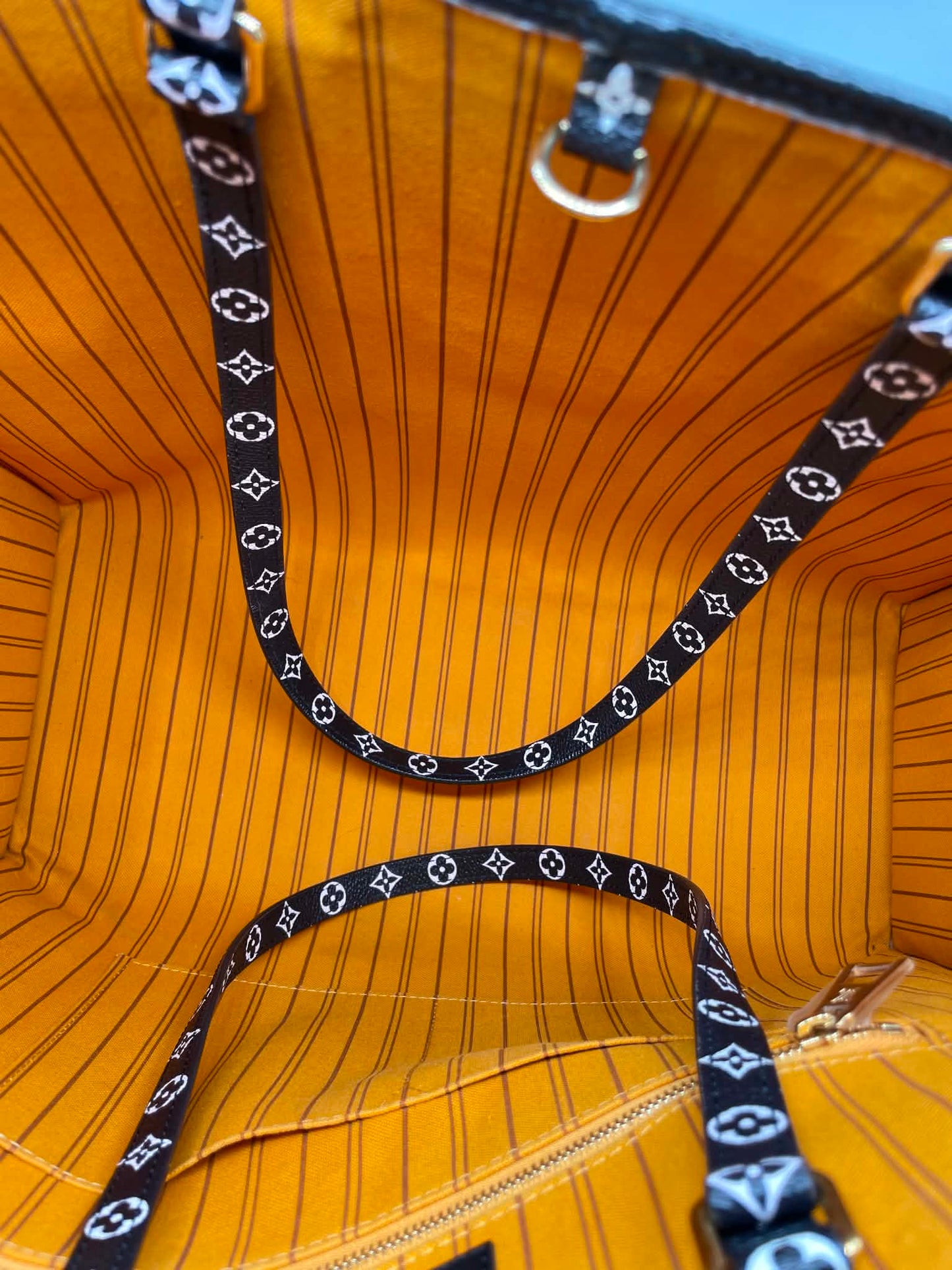 Louis Vuitton Monogram Giant Jungle OnTheGo GM